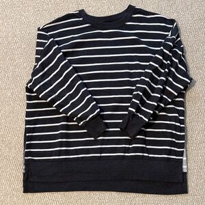 Old Navy Women's Oversized Boyfriend Dark Grey Striped Crewneck Sweatshirt